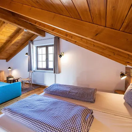 Chalets, Chalet