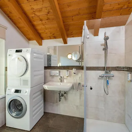 Chalets, Chalet *